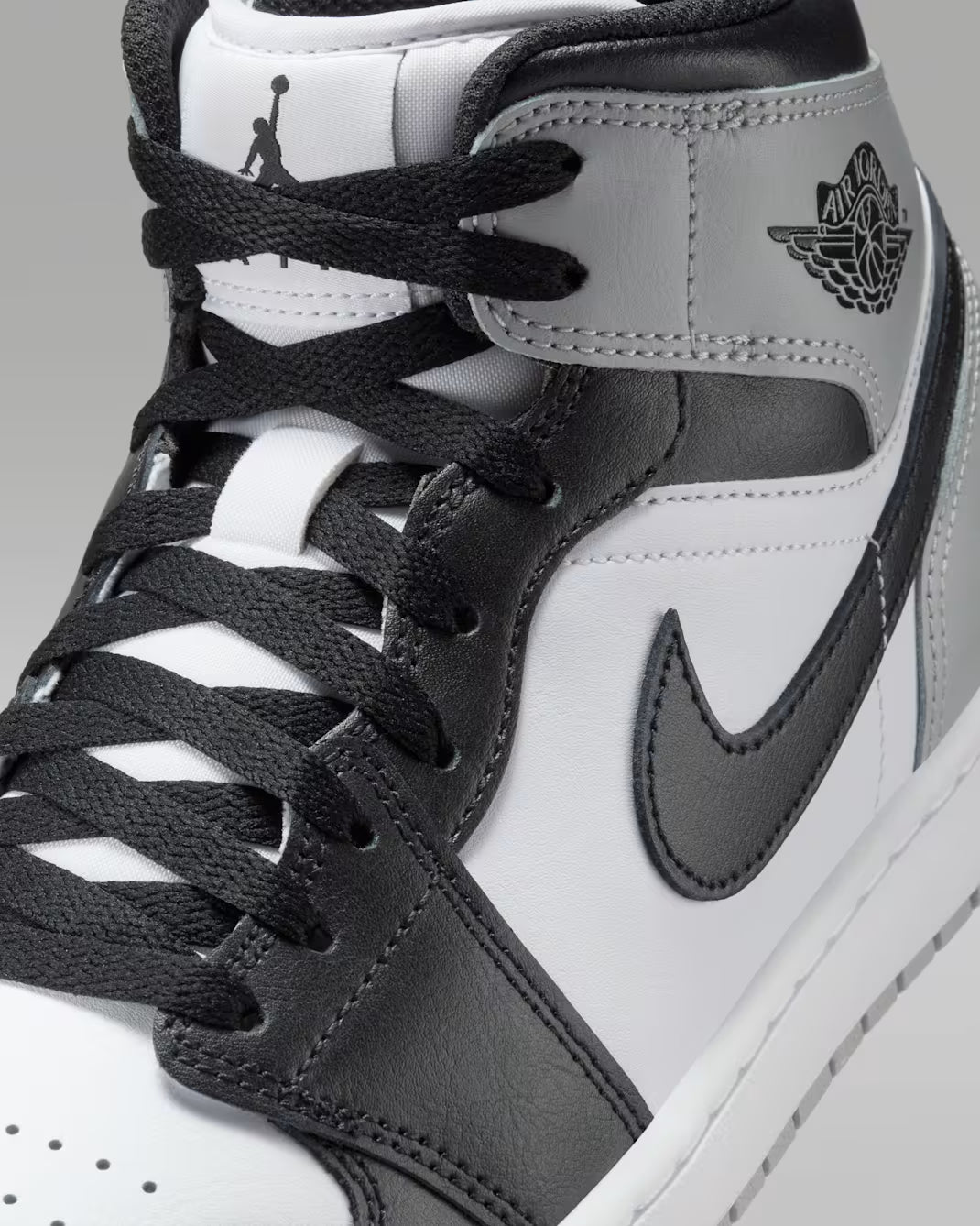 Jordan 1 Mid 'Barons'