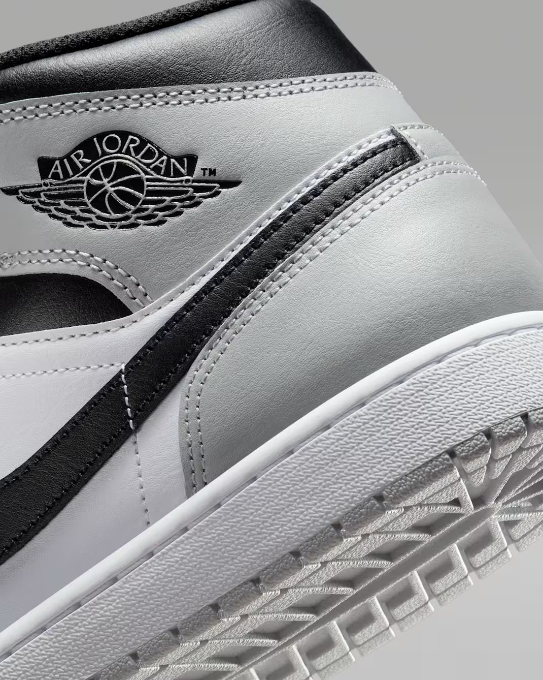 Jordan 1 Mid 'Barons'