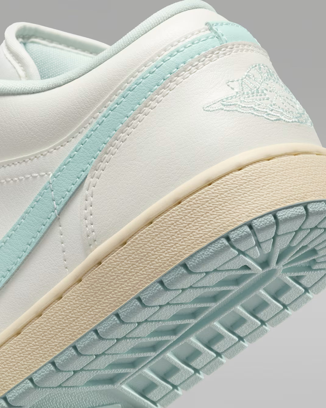 Jordan 1 Low 'Sail Igloo' Mujer