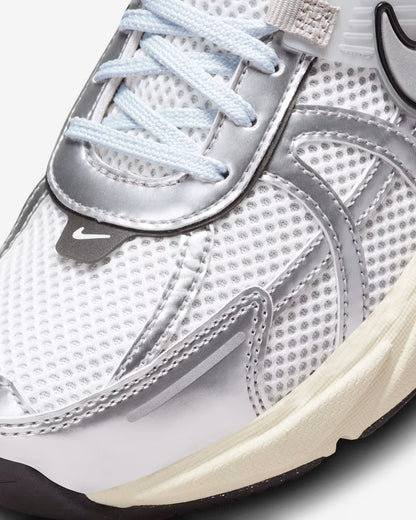 V2K Run 'Metallic Silver' Mujer